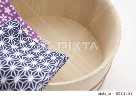 天然木の湯桶と日本手拭い 6931558