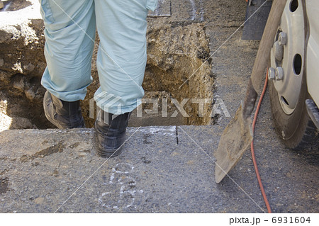 道路の下水管工事 6931604