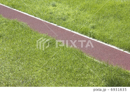 雨水浸透性のある歩道 6931635