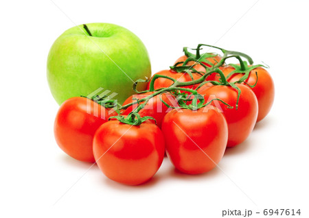 apple and tomatoes 6947614
