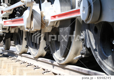 蒸気機関車の動輪 蒸気機関車の動輪 6948245