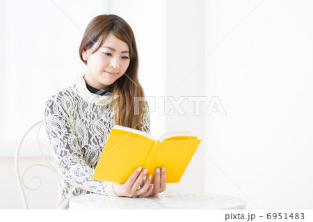 本を読む女性 6951483