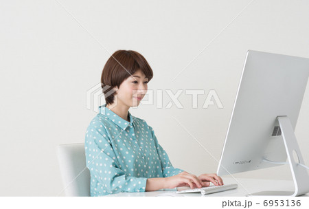 デザイナー 6953136