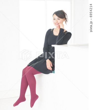 若い女性 6954214
