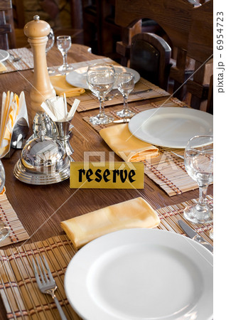 restaurant table setting restaurant table setting 6954723