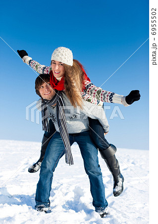 Couple having a winter walk 6955502