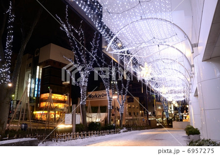 金沢市香林坊の冬の夜景【横】 金沢市香林坊の冬の夜景【横】 6957275