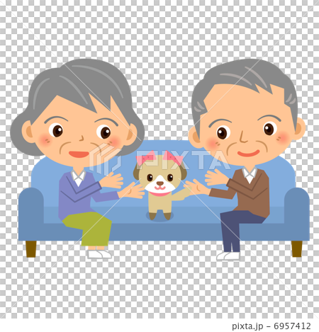 ペットを可愛がる老夫婦 6957412