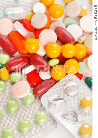 different kinds of pills 6958239