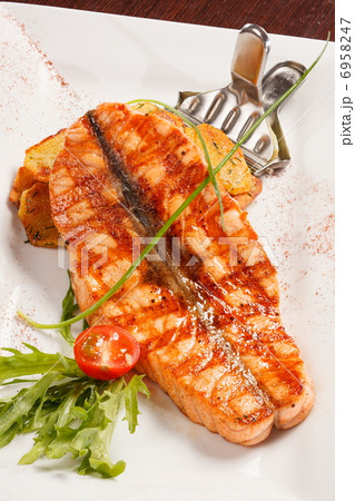 salmon steak with potatoes 6958247