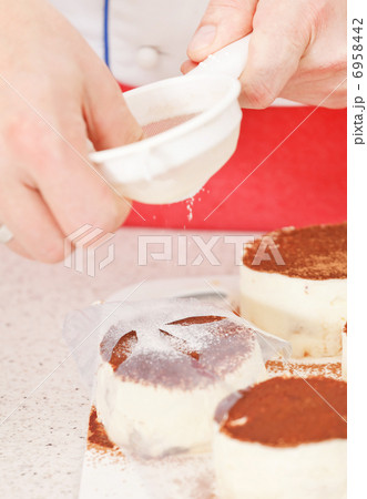 chef cooking tiramisu dessert 6958442