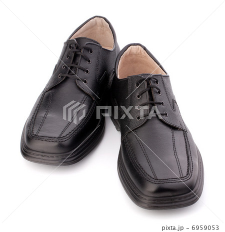 Black glossy man’s shoes with shoelaces 6959053