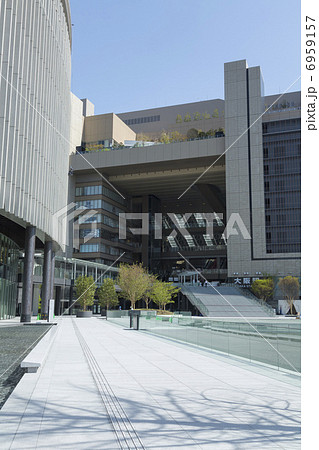 グランフロント大阪と大阪駅中央北口 6959157