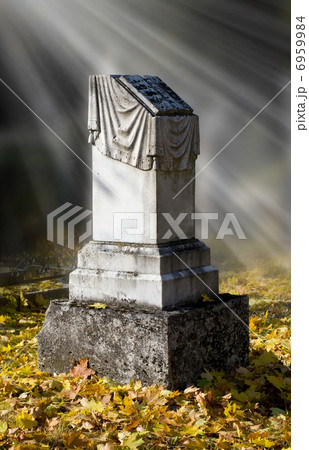 old grave old grave 6959984