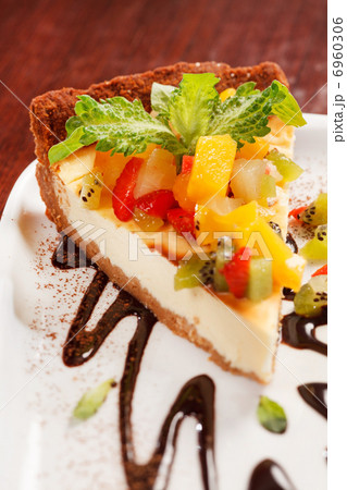 cheesecake with fruits 6960306