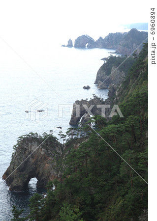 陸中海岸の岩井崎の絶壁 陸中海岸の岩井崎の絶壁 6960894