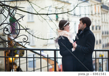 Romantic couple having a date in Paris 6961581