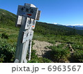 神岡新道、草地の道標 6963567