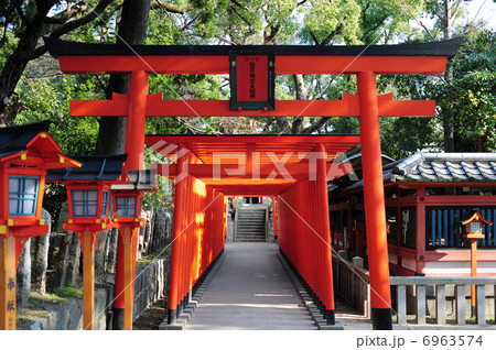 稲荷神社の赤鳥居 稲荷神社の赤鳥居 6963574