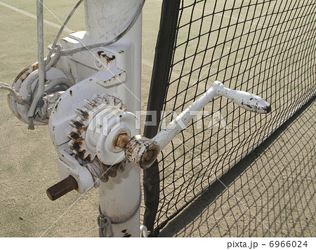 テニスのネットのワイヤーのギア 6966024