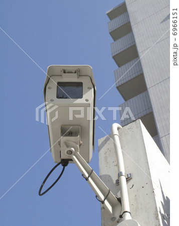 屋外の防犯カメラ 6966151
