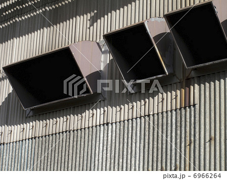 工場の換気ダクト 6966264