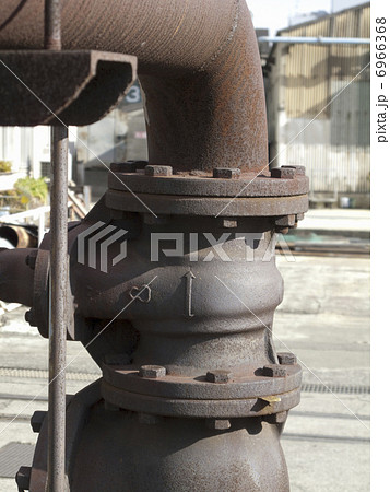 パイプラインのバルブ 6966368