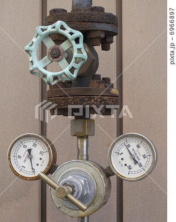バルブとメーター 6966897