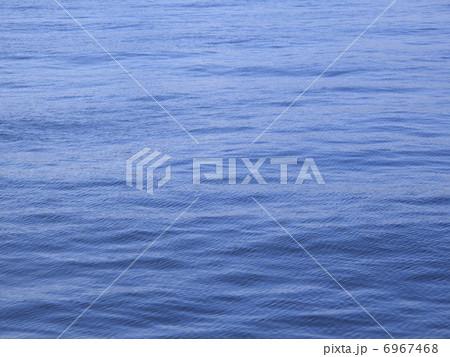 凪ぎの海 6967468