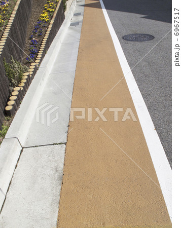 カラー舗装の道路 カラー舗装の道路 6967517