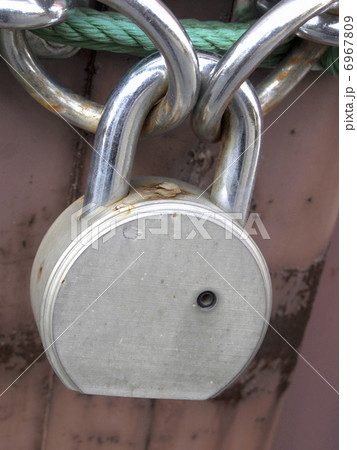 鉄扉の頑丈な鍵 鉄扉の頑丈な鍵 6967809