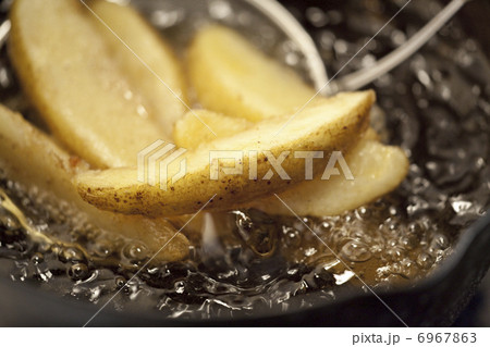 フライドポテトを作る 6967863