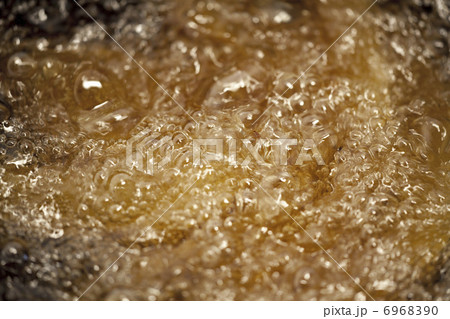 沸騰した天ぷら油 6968390