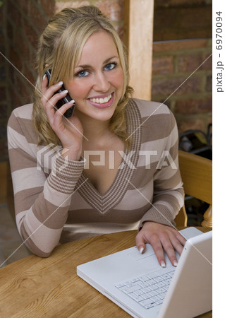 Home Working 6970094