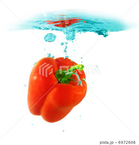 sweet pepper falling into the water 6972608