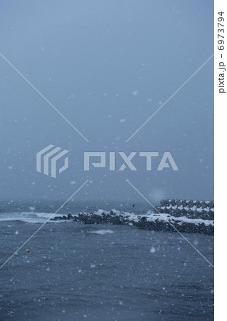 荒れる日本海 6973794