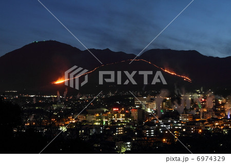 扇山の火祭りと温泉街① 6974329