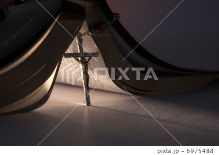 Crucifix propping open the bible 6975488