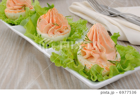Eggs stuffed with salmon pate 6977536