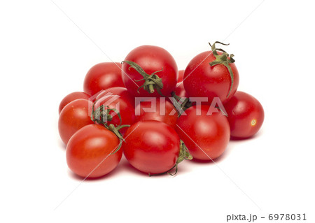 Ripe Fresh Cherry Tomatoes Ripe Fresh Cherry Tomatoes 6978031