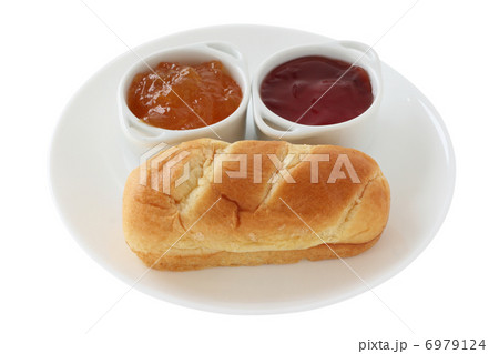 bread with jam in bowls 6979124