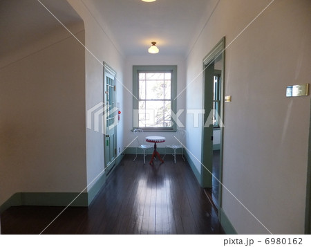 ブラフ18番館2階廊下 6980162