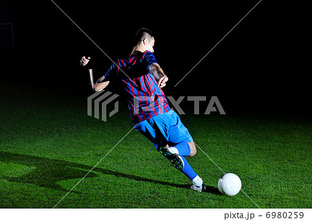 football player in action 6980259