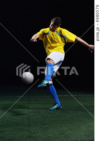 soccer player 6980579