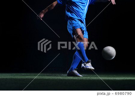 soccer player 6980790