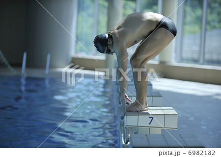 young swimmer ready for start 6982182