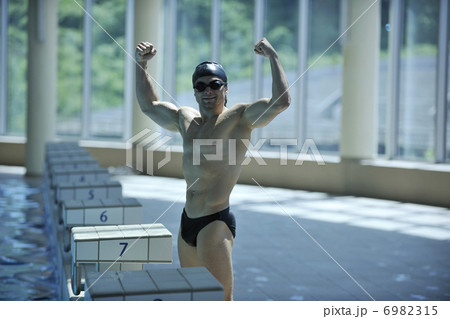 young swimmer ready for start young swimmer ready for start 6982315