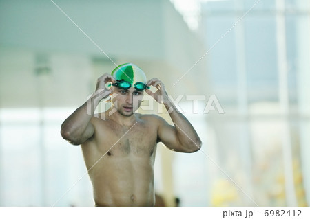 swimmer 6982412