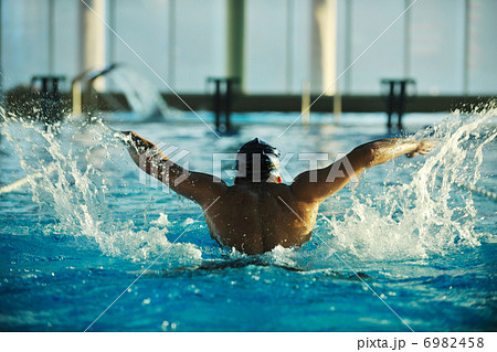 swimmer 6982458