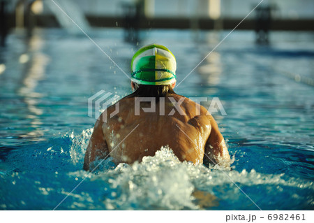 swimmer 6982461